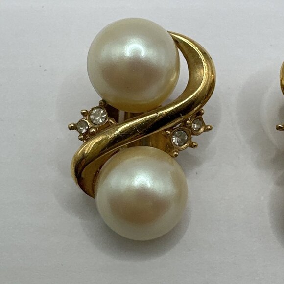Vintage Richelieu Faux Pearl Gold Tone Rhinestones Jewelry Earrings Clip On - Picture 3 of 15